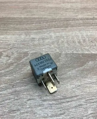 Audi A4 S4 B5 8D Other relay 443951253J 213