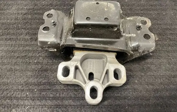 Audi Q3 F3 Gearbox mount 5QA199555C