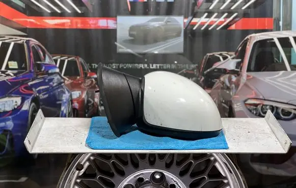 Front door electric wing mirror