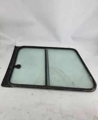 Mitsubishi Pajero Rear side window 43R00038