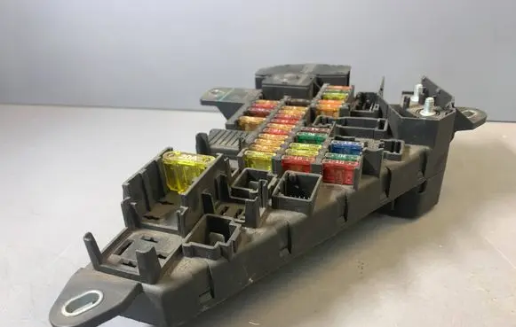 BMW 5 E60 E61 Fuse box set 6906588 518971047 6904588