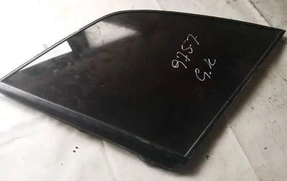 Suzuki Grand Vitara II Rear side window as2