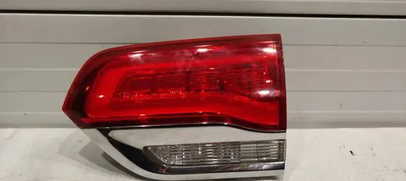 Jeep Grand Cherokee Tailgate rear/tail lights P68110046AF 68110046AF