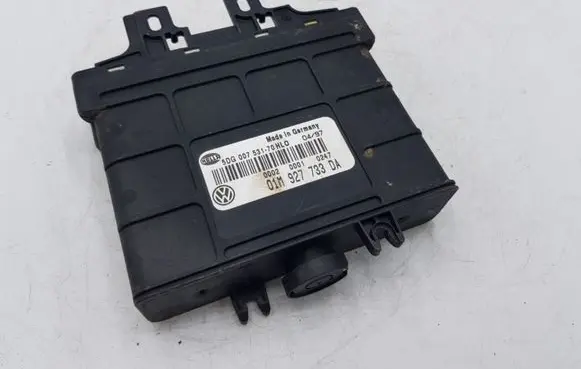 Volkswagen Golf III Gearbox control unit/module 01M927733DA