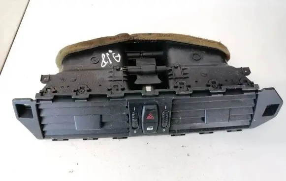 BMW 5 E60 E61 Dash center air vent grill 05114002 05148-002