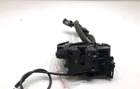 Renault Megane IV Rear door lock 825032022R