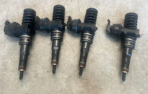Volkswagen Jetta V Fuel injectors set 0414720215 038130073AG