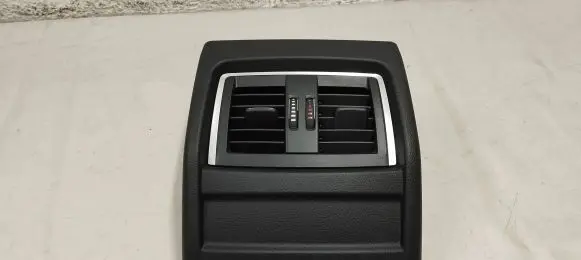 Rear air vent grill