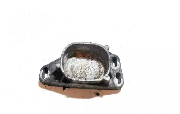 Volkswagen PASSAT B5.5 Engine mounting bracket 8d0199335q
