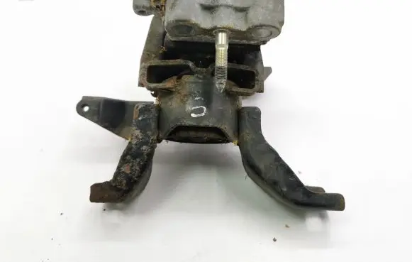 Toyota Prius (XW30) Engine mount bracket