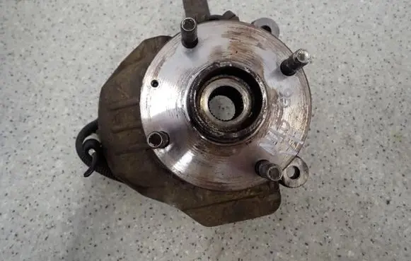 Nissan Almera N16 Front wheel hub spindle knuckle