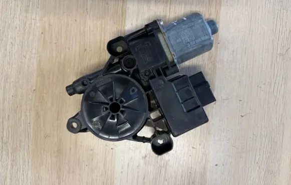 Seat Leon IV Rear door window regulator motor 5Q0959812E