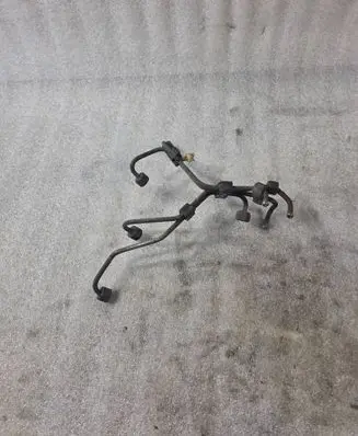 Volkswagen PASSAT B5 Fuel injector supply line/pipe 