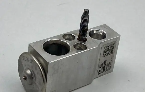 Audi Q7 4M Air conditioning (A/C) expansion valve 4M0820679A 52407290 DG256003