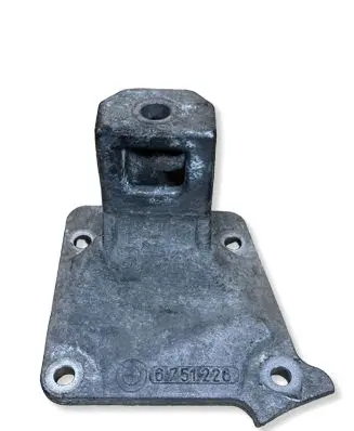BMW 5 E39 Engine mounting bracket 6751226 22116751226