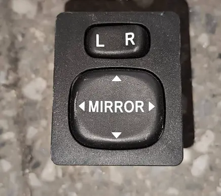 Toyota Yaris Wing mirror switch 769746