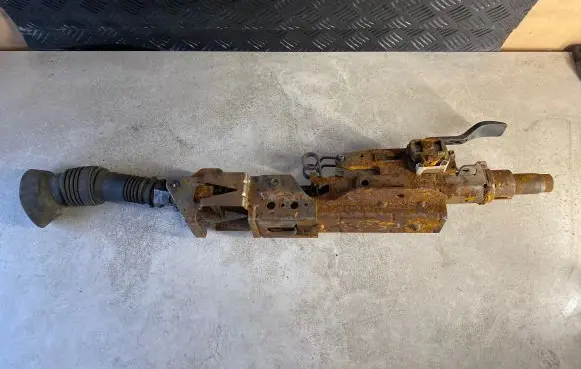 Steering wheel axle set