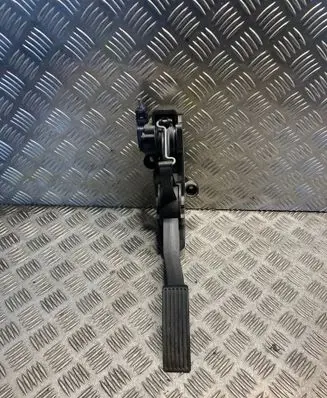 Mercedes-Benz A W169 Accelerator throttle pedal 1693000104 A1693000104