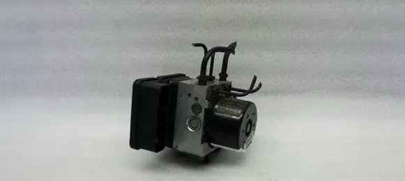 Jaguar XJ X350 ABS Pump C2C26941