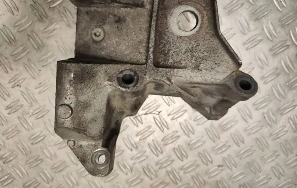 Volvo XC60 Engine mounting bracket 30681951 6G926F030BA