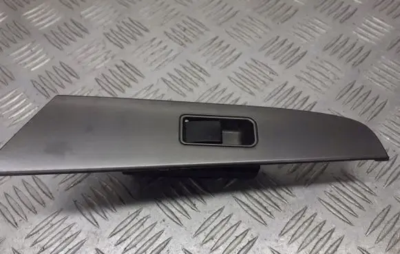 Mazda 3 I Quarter vent window switch 