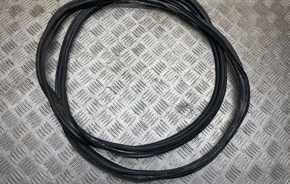 Mercedes-Benz CLS C218 X218 Loading door rubber seal (on body) 