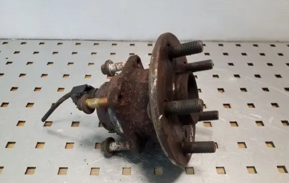 Toyota Avensis T250 Rear wheel hub