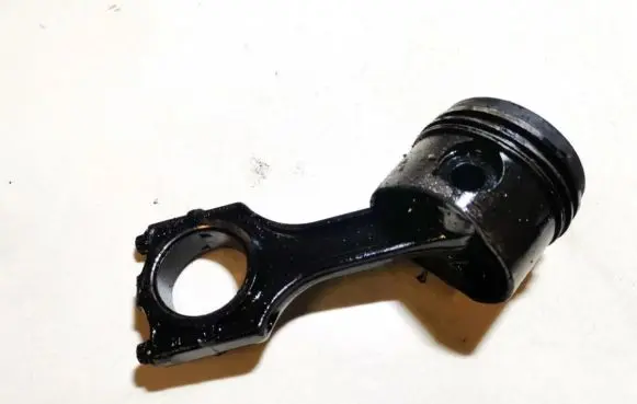Opel Omega B1 Piston with connecting rod 989