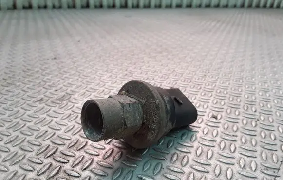 Volkswagen Golf IV Air conditioning (A/C) pressure sensor 