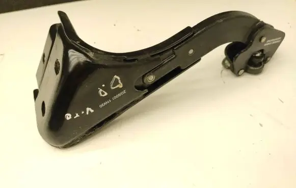 Mercedes-Benz Vito Viano W639 Sliding door lower roller guide/hinge A6397601747 ZGS00511W18