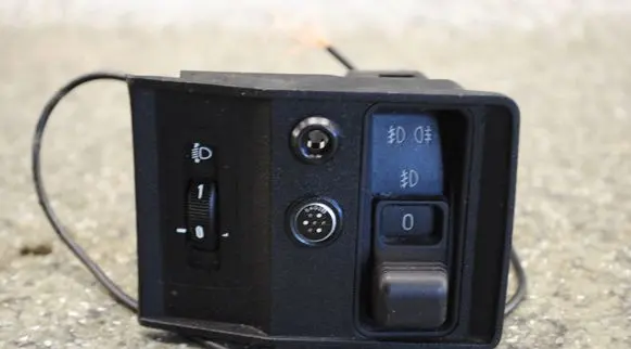 BMW 5 E34 Fog light switch 8110498