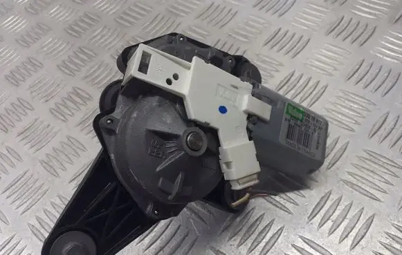 Renault Scenic II - Grand scenic II Wiper motor 8200153458