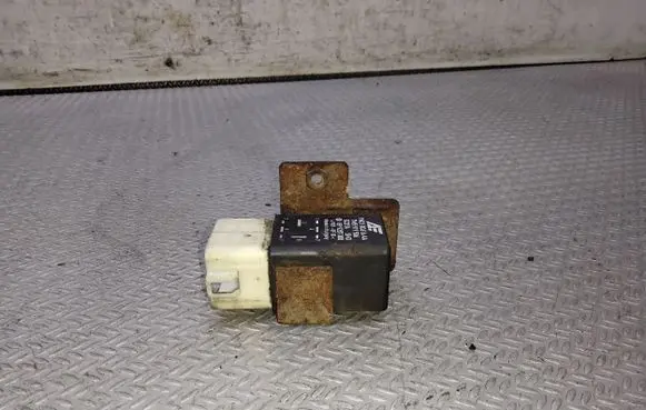 Volkswagen Sharan Glow plug pre-heat relay 7M5919506