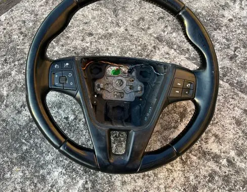 Volvo V70 Steering wheel P31250592