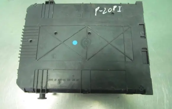 Peugeot 208 Fuse module 9807532080 E1095294 20131127