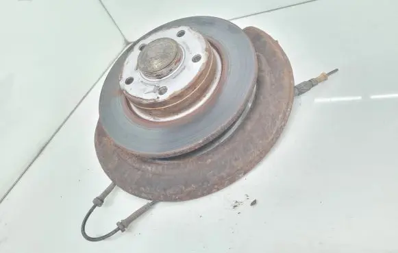 Opel Vivaro Rear wheel hub spindle/knuckle 