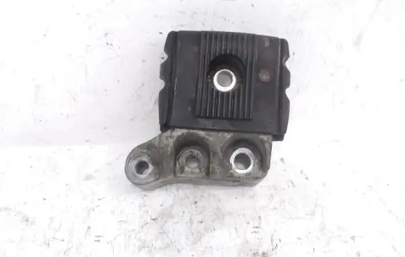 Engine mounting bracket