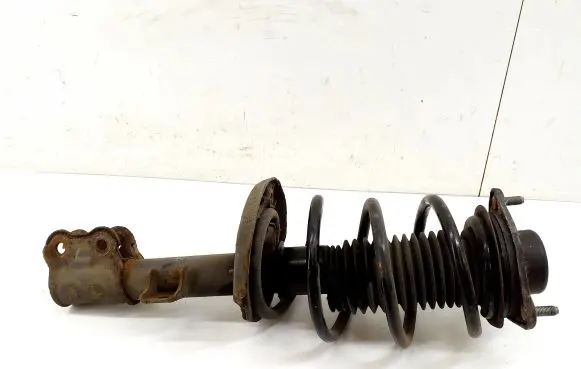 Hyundai i40 Front shock absorber/damper 546613Z130