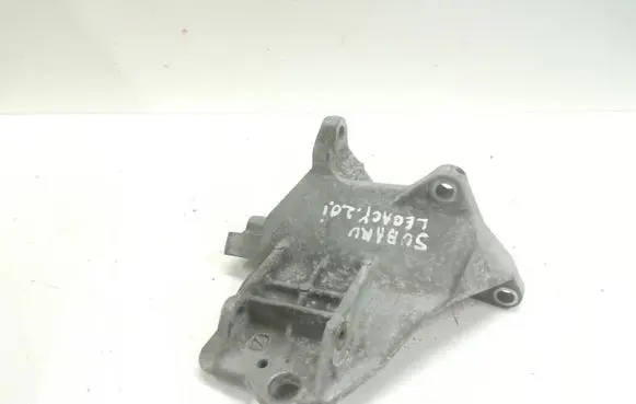 Subaru Legacy Engine mounting bracket