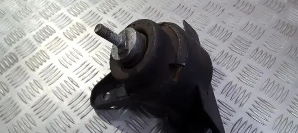 Engine mount bracket