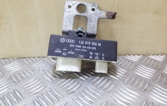 Coolant fan relay
