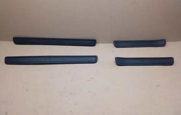 Toyota Avensis T270 sill trim set (inner) 6791105040 6791205040 6791505040
