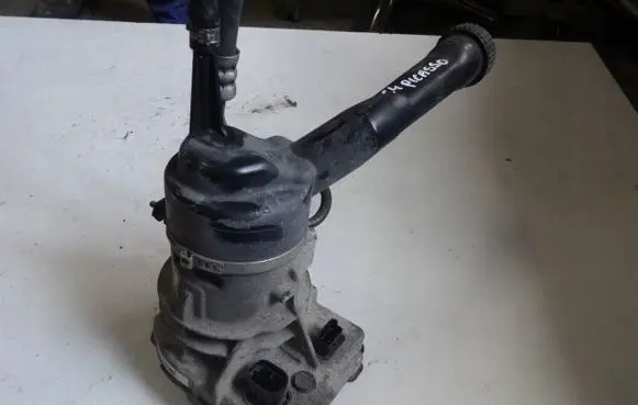 Citroen C4 I Picasso Power steering pump
