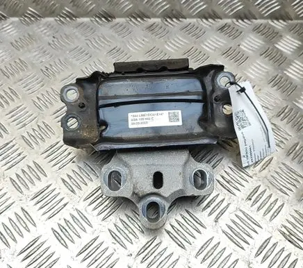 Volkswagen Tiguan Engine mount bracket 5QA199555C