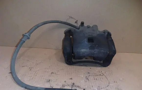 Nissan Juke I F15 Front brake caliper