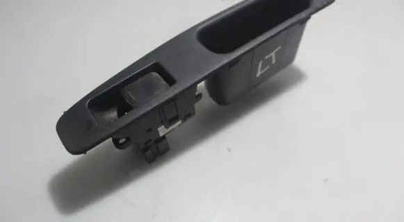 Nissan Qashqai Electric window control switch