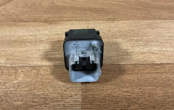 Toyota Avensis T250 Glow plug pre-heat relay 2861067010 1567000671