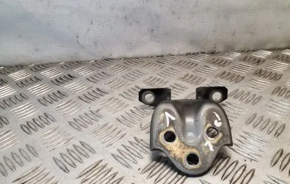 Hyundai Terracan Front door upper hinge