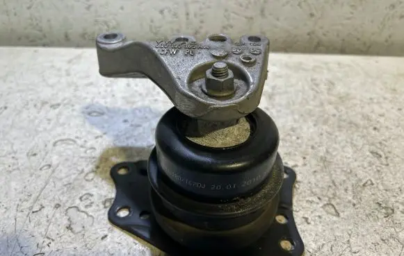 Volkswagen Polo V 6R Engine mounting bracket 6Q0199185AA