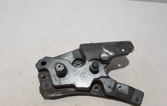 Volvo XC60 Fender mounting bracket 31424578